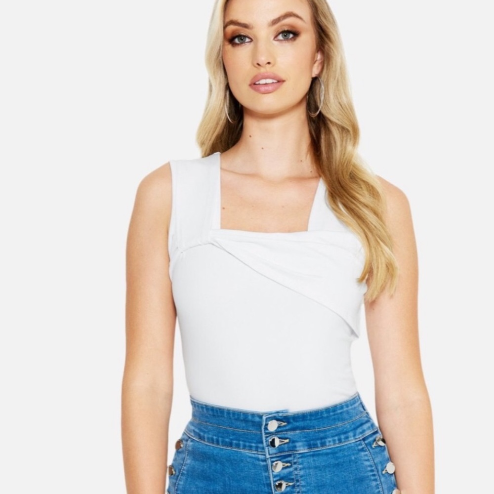 ✨🆕✨BEBE // SQUARE NECK KNIT TOP in Pristine